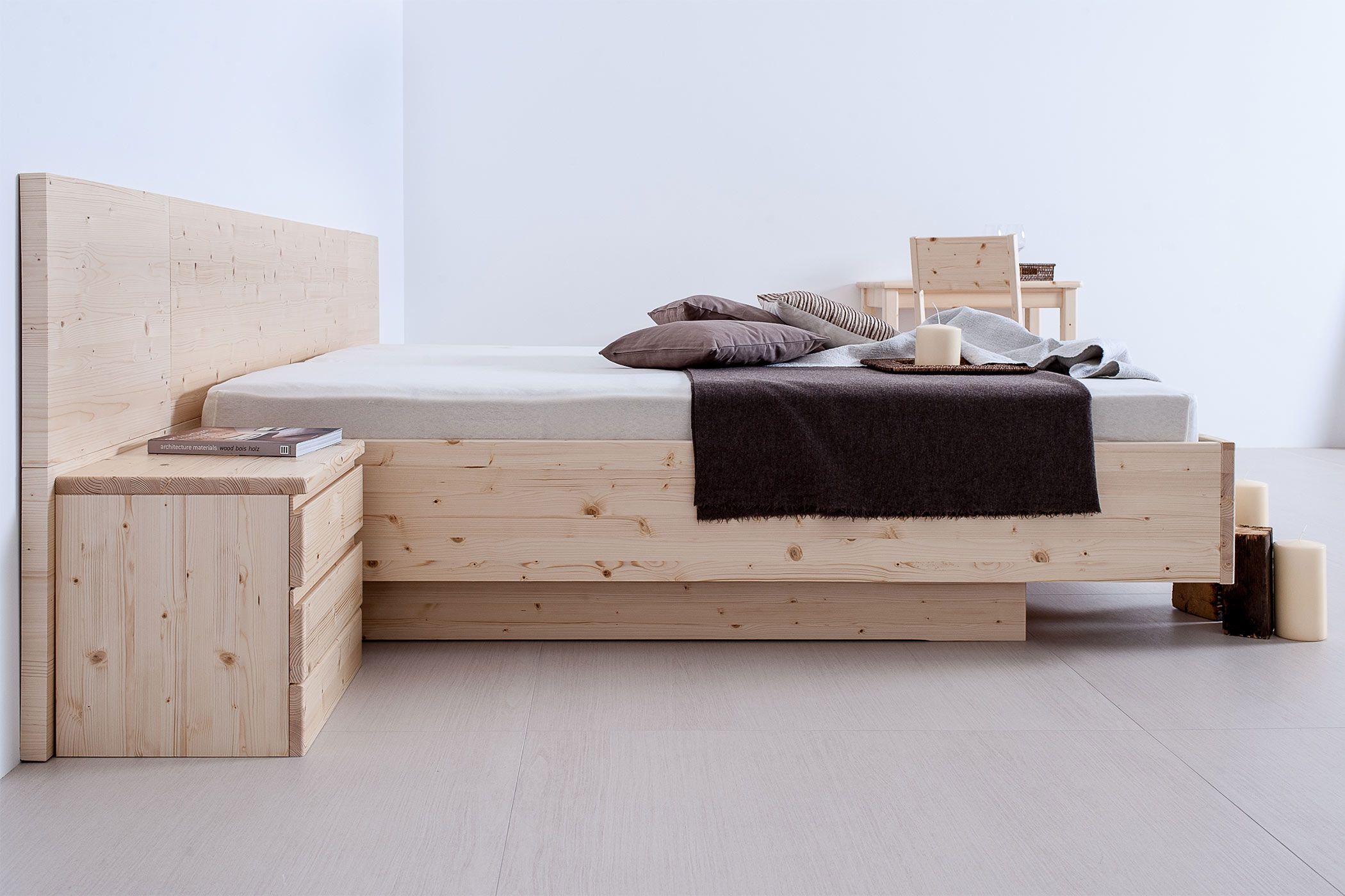 Bett NEW YORK in Fichte, mit Sockel