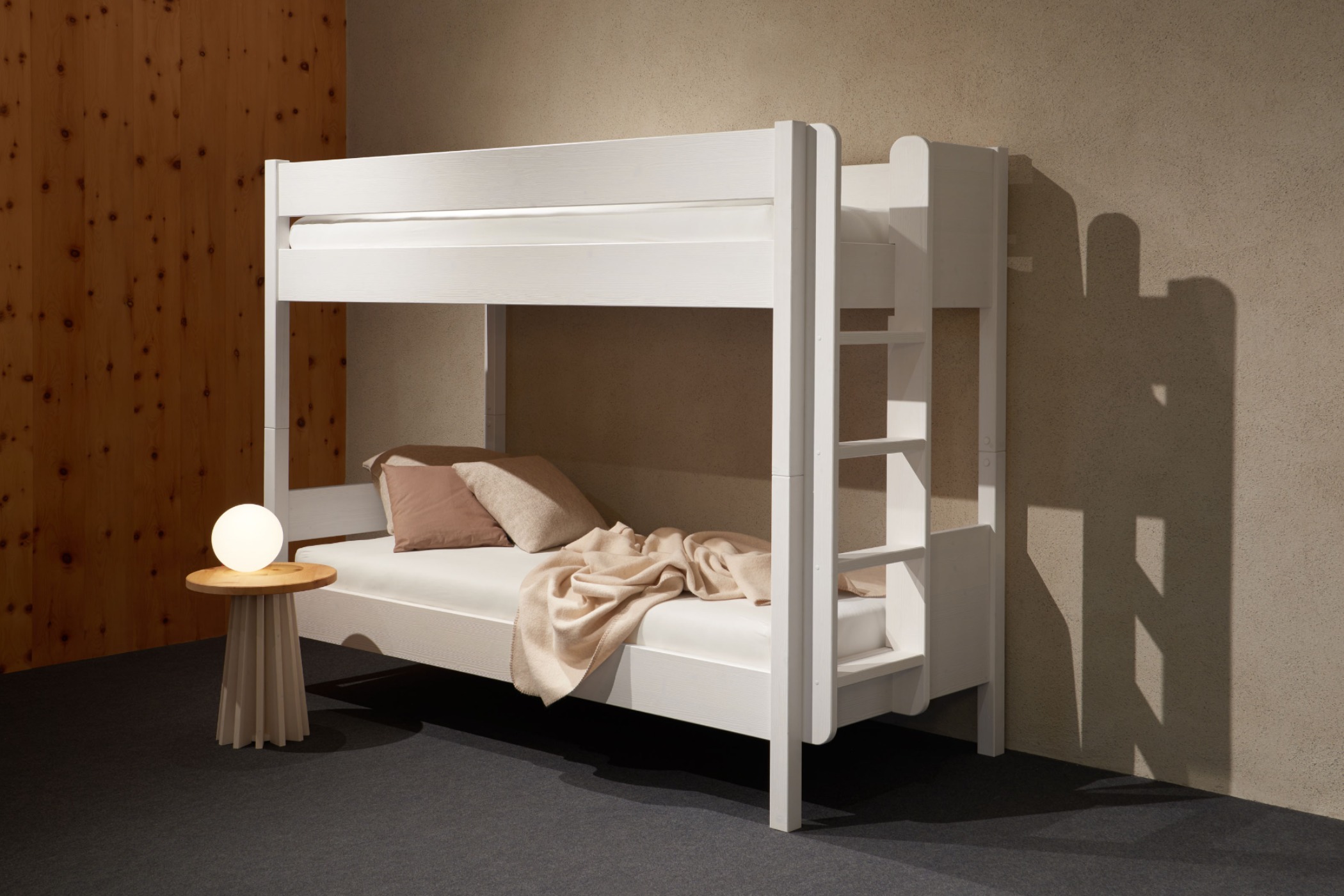 letto a CASTELLO in abete verniciato a bianco