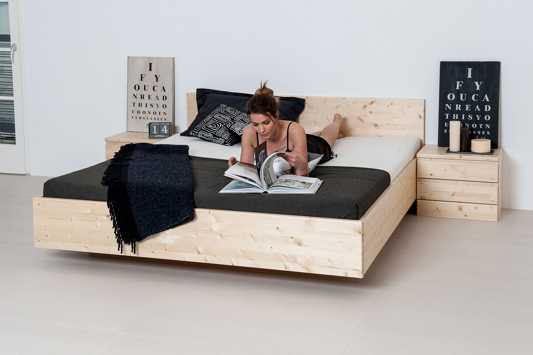 Massivholzbett NEW YORK in Fichte, mit Sockel